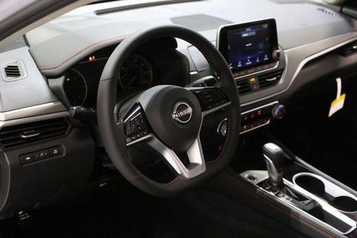 2025 Nissan Altima SR FWD