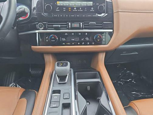 2024 Nissan Pathfinder Platinum FWD