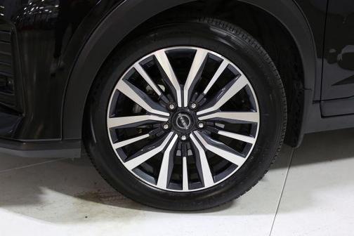 2022 Nissan Kicks SR