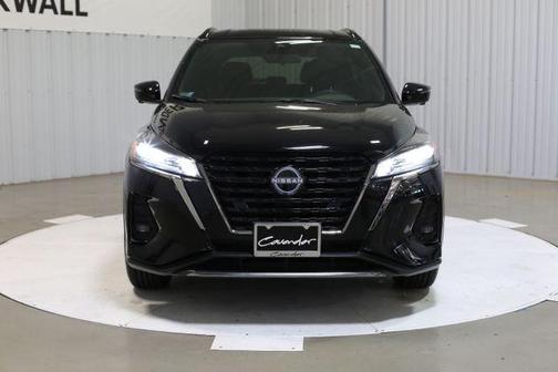 2022 Nissan Kicks SR