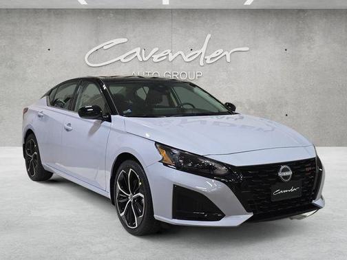 Gray Sky/Super Black 2026 Nissan Altima SR FWD