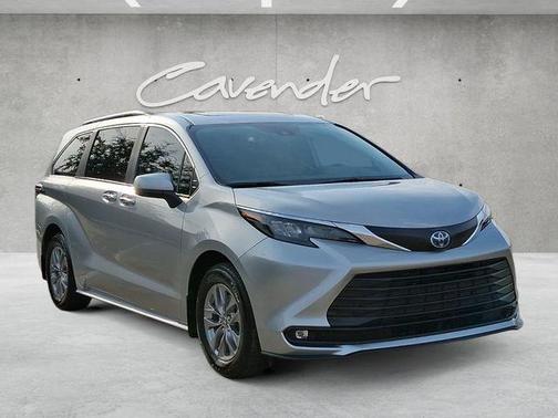 2025 Toyota Sienna XLE