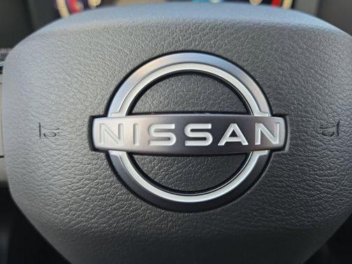 Everest White Pearl Tricoat 2026 Nissan Rogue Platinum