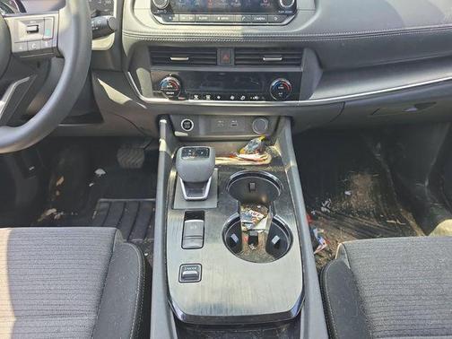 Pearl White Tricoat 2023 Nissan Rogue SV