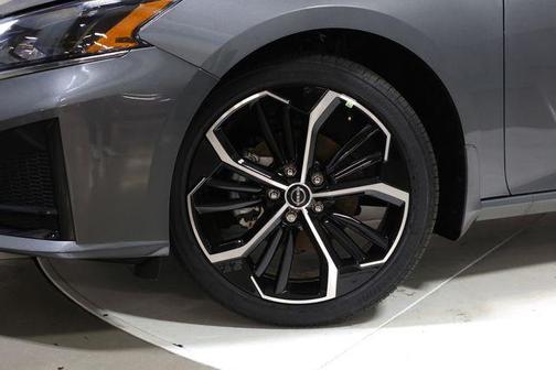 2025 Nissan Altima SR FWD