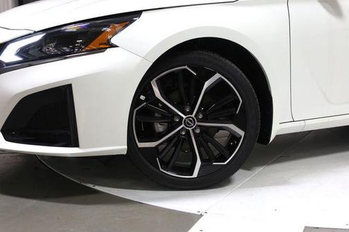 2025 Nissan Altima SR FWD
