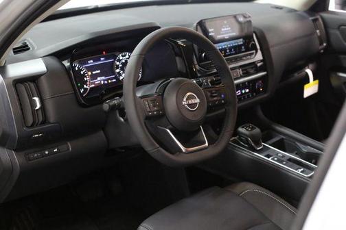 2025 Nissan Pathfinder SL FWD