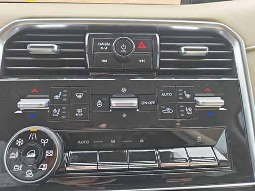 Aspen White Tricoat 2026 Nissan Armada Platinum