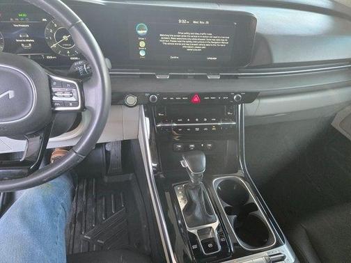 2023 Kia Carnival SX