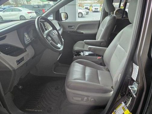 2017 Toyota Sienna XLE Premium