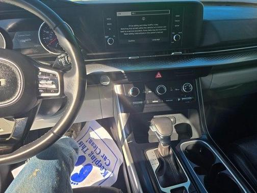 2024 Kia Carnival LX