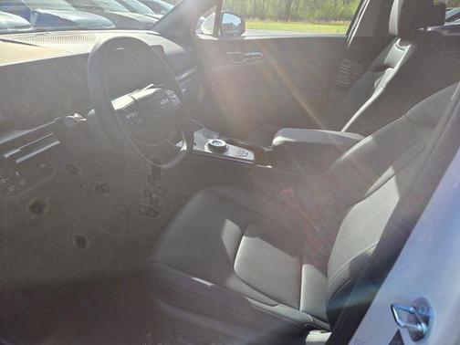 Snow White Pearl 2026 Kia Sportage Hybrid EX