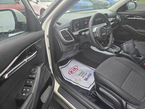 Snow White Pearl 2026 Kia Seltos S