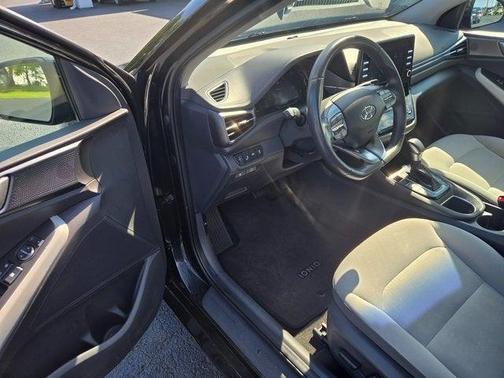 2022 Hyundai IONIQ Hybrid SE