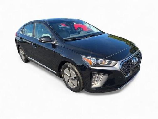 2022 Hyundai IONIQ Hybrid SE