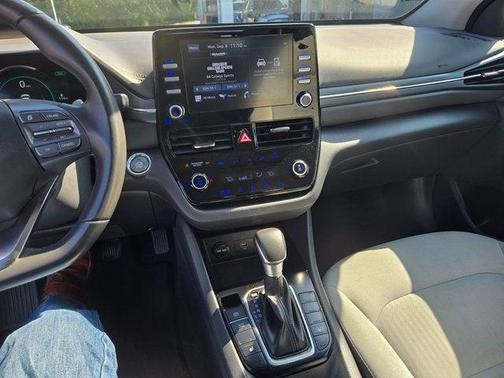 2022 Hyundai IONIQ Hybrid SE