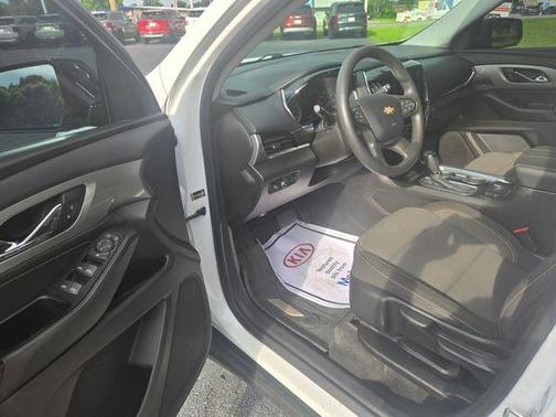 Summit White 2020 Chevrolet Traverse LS