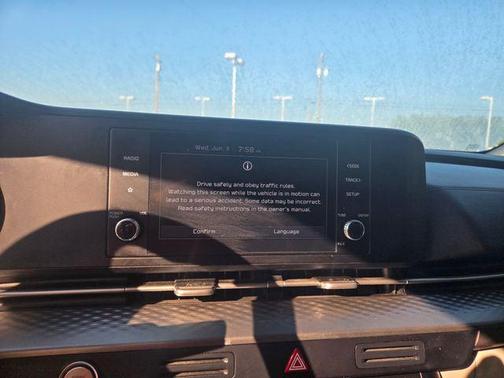 Snow White Pearl 2022 Kia Carnival LXS
