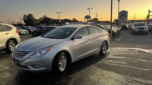 2013 Hyundai SONATA GLS