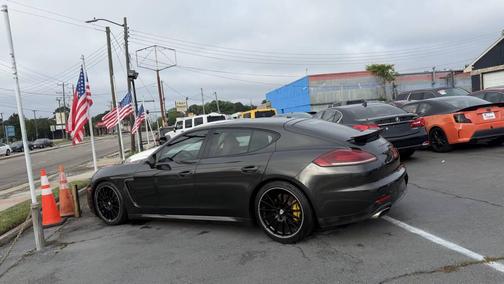 Carbon Gray Metallic 2016 Porsche Panamera 4