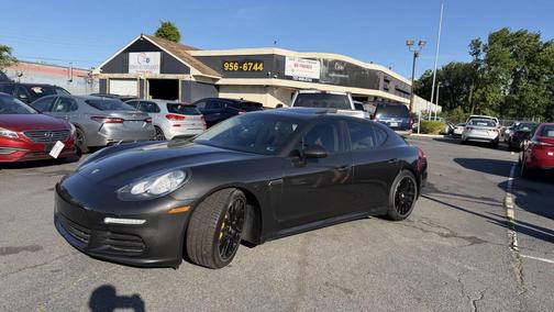 Carbon Gray Metallic 2016 Porsche Panamera 4