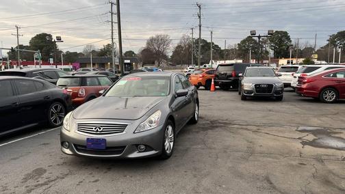 2015 INFINITI Q40 Base