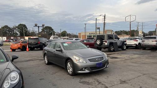 2015 INFINITI Q40 Base