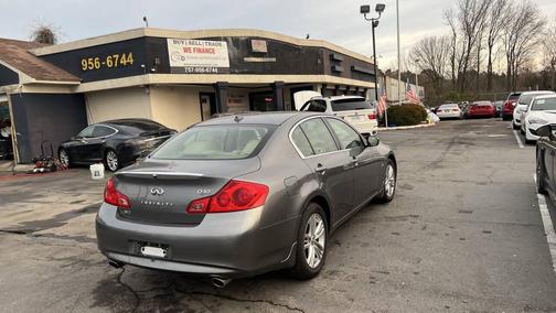 2015 INFINITI Q40 Base