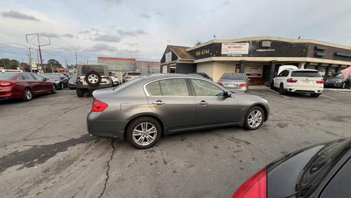2015 INFINITI Q40 Base