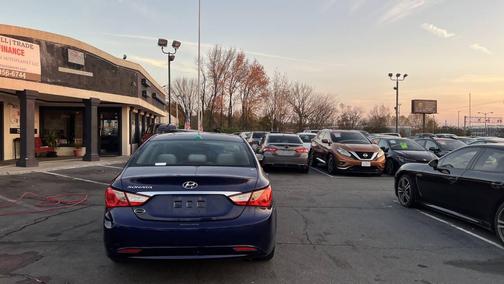 2013 Hyundai SONATA GLS