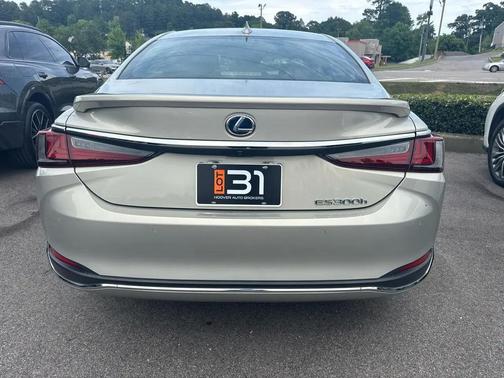 Iridium 2022 Lexus ES 300h Base