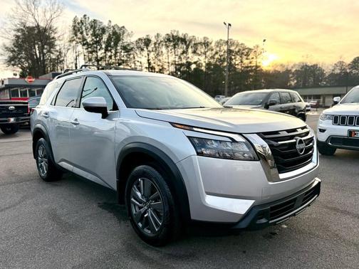 2024 Nissan Pathfinder SV FWD