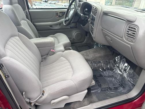 2003 Chevrolet S-10 Base