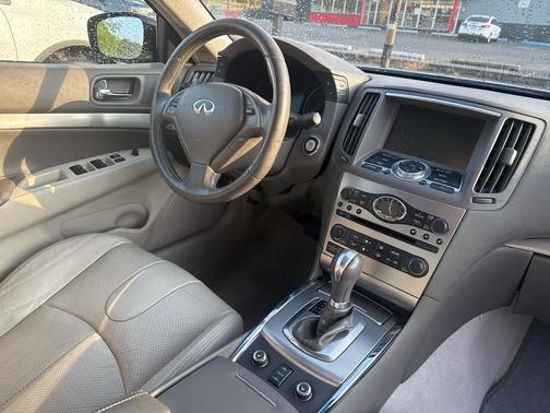 2011 INFINITI G25x Base
