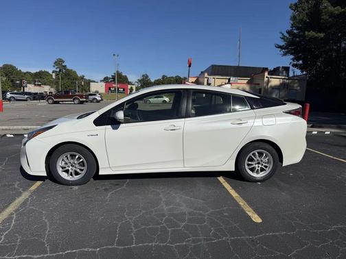 WHITE 2016 Toyota Prius Two