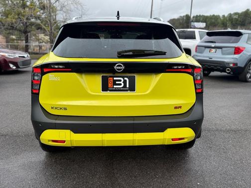 2025 Nissan Kicks SR