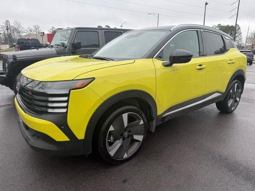 2025 Nissan Kicks SR