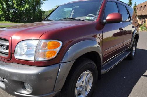 2004 Toyota Sequoia SR5