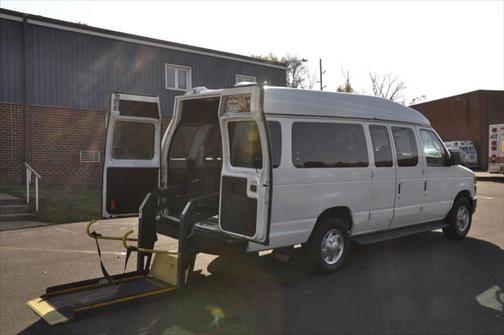2010 Ford E350 Super Duty XLT