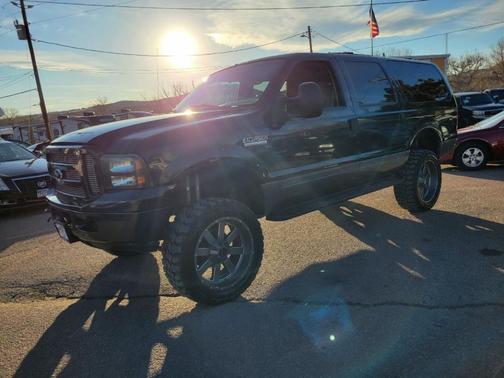 Photo 3 of 26 of 2004 Ford Excursion XLT