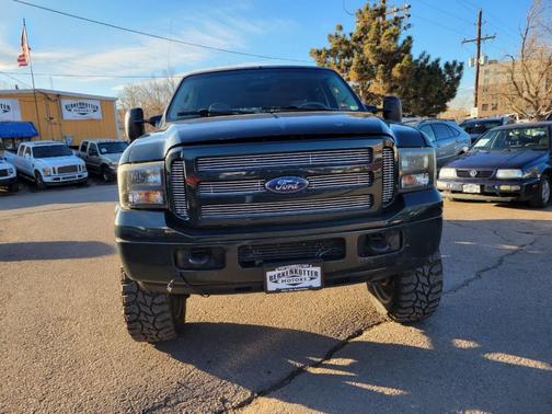 Photo 2 of 26 of 2004 Ford Excursion XLT