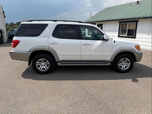 Natural White 2004 Toyota Sequoia SR5