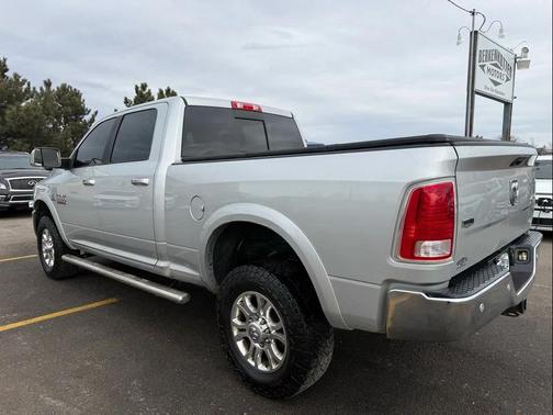 2017 RAM 2500 Laramie Crew Cab 4x4 6'4' Box