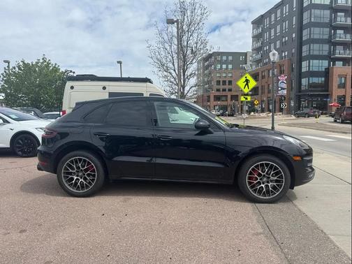 Jet Black Metallic 2015 Porsche Macan Macan Turbo