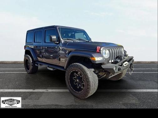 Granite Crystal Metallic Clearcoat 2019 Jeep Wrangler Unlimited Sahara
