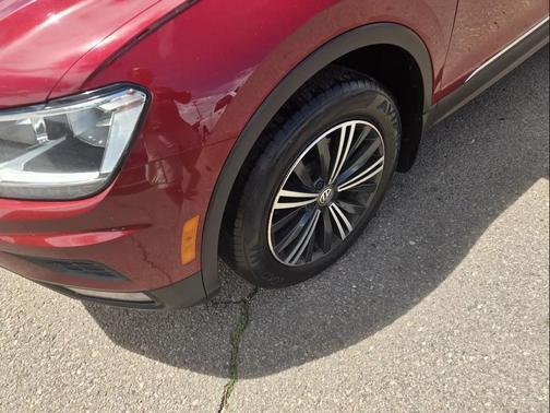 Cardinal Red Metallic 2018 Volkswagen Tiguan 2.0T SEL