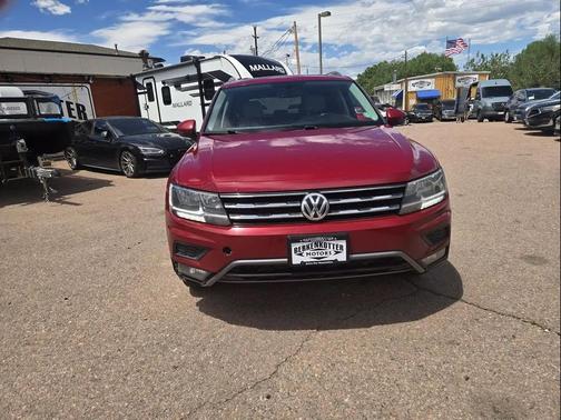 Cardinal Red Metallic 2018 Volkswagen Tiguan 2.0T SEL