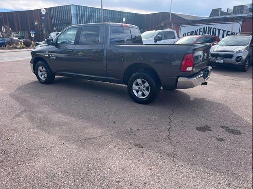 2019 RAM 1500 SLT