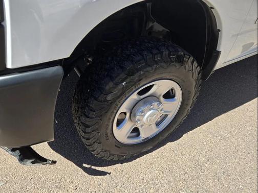 Bright White Clearcoat 2022 RAM 2500 Tradesman Crew Cab 4x4 8' Box