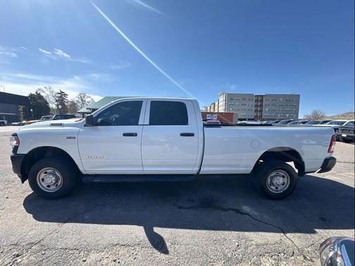 Bright White Clearcoat 2022 RAM 2500 Tradesman Crew Cab 4x4 8' Box